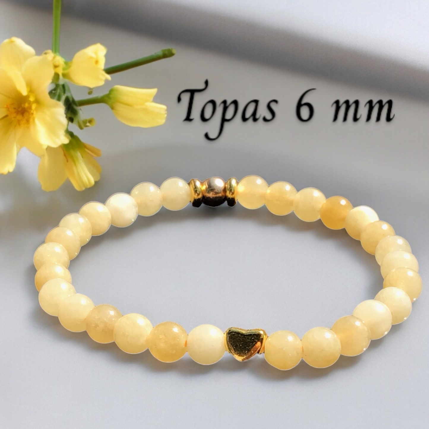 Elegantes Topas Perlenarmband - Hochwertiges Edelsteinarmband mit vergoldeter Perle und entzückendem Herzchen - handgefertigt - in Geschenkbox - Glück und Freude