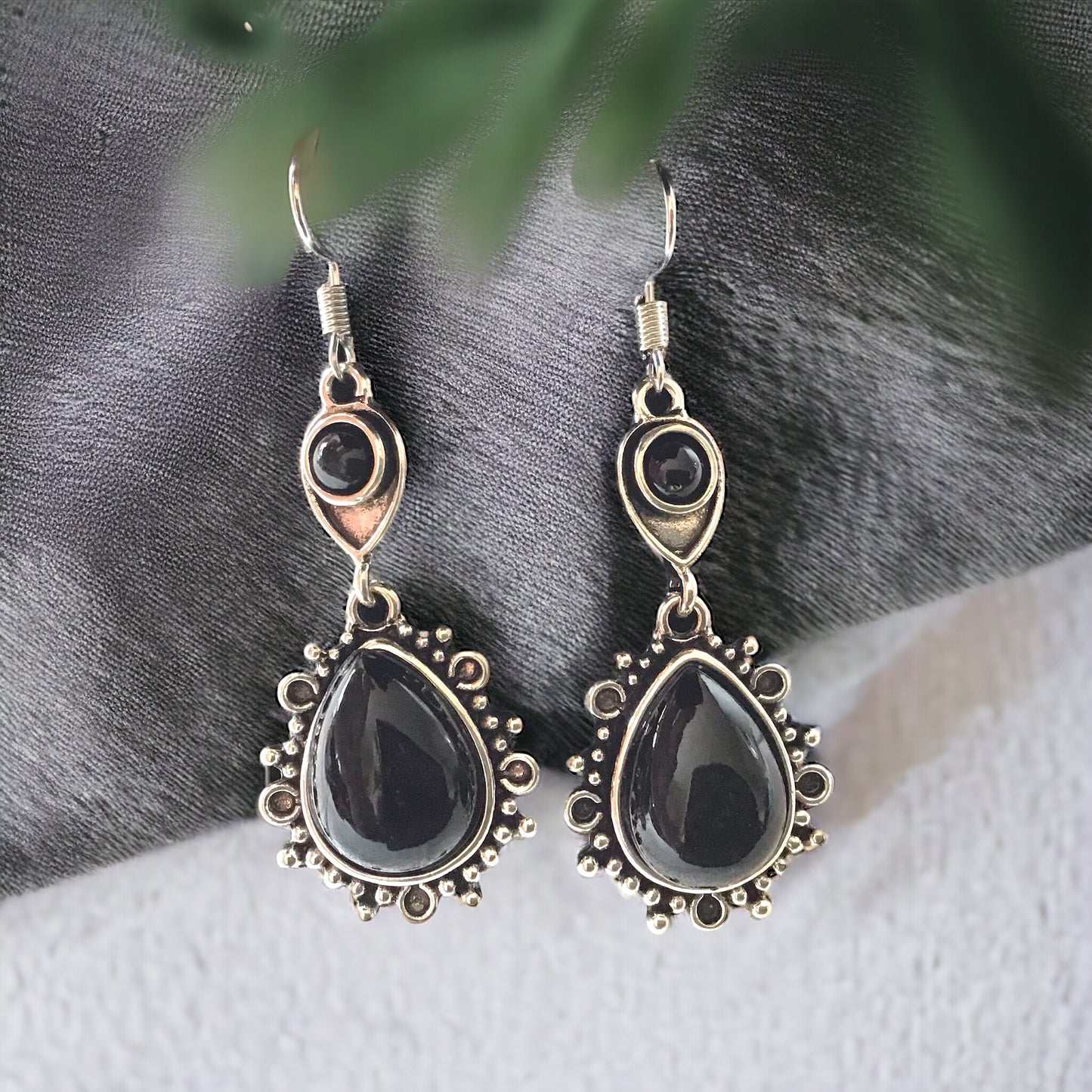 Obsidian Ohrring mit Tropfen | Edelstahl versilbert | Vintage |  in Samtsäckchen | Trachtenschmuck