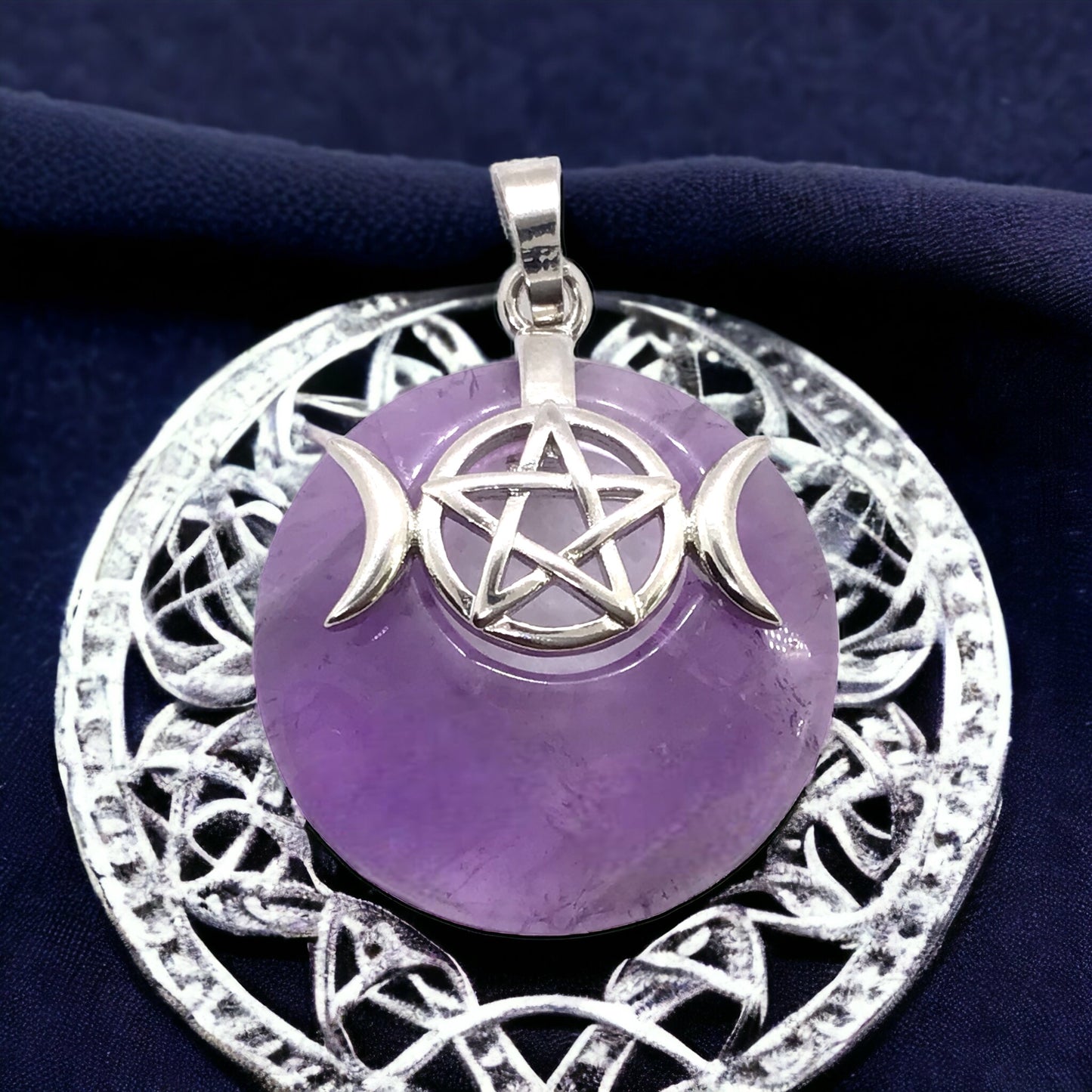 Steinfixx® -  Amethyst Anhänger Donut mit machtvoller Verzierung - dreifacher Mond und Pentagramm | Wicca | Urkraft | Licht | starkes Schutzsymbol