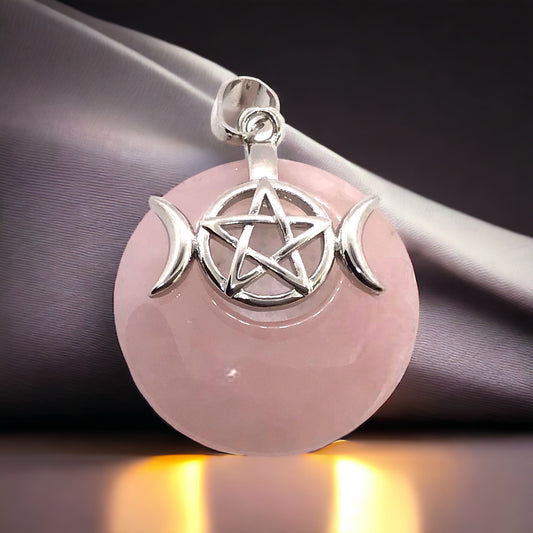 Steinfixx® -  Rosenquarz Donut mit machtvoller Verzierung - dreifacher Mond und Pentagramm | Wicca | Urkraft | Licht | starkes Schutzsymbol