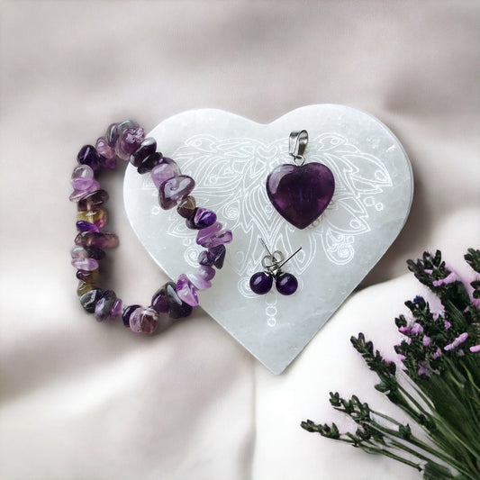 Amethyst Edelstein Schmuckset mit gravierter Selenit Ladeplatte Herz - Energie und Kraft